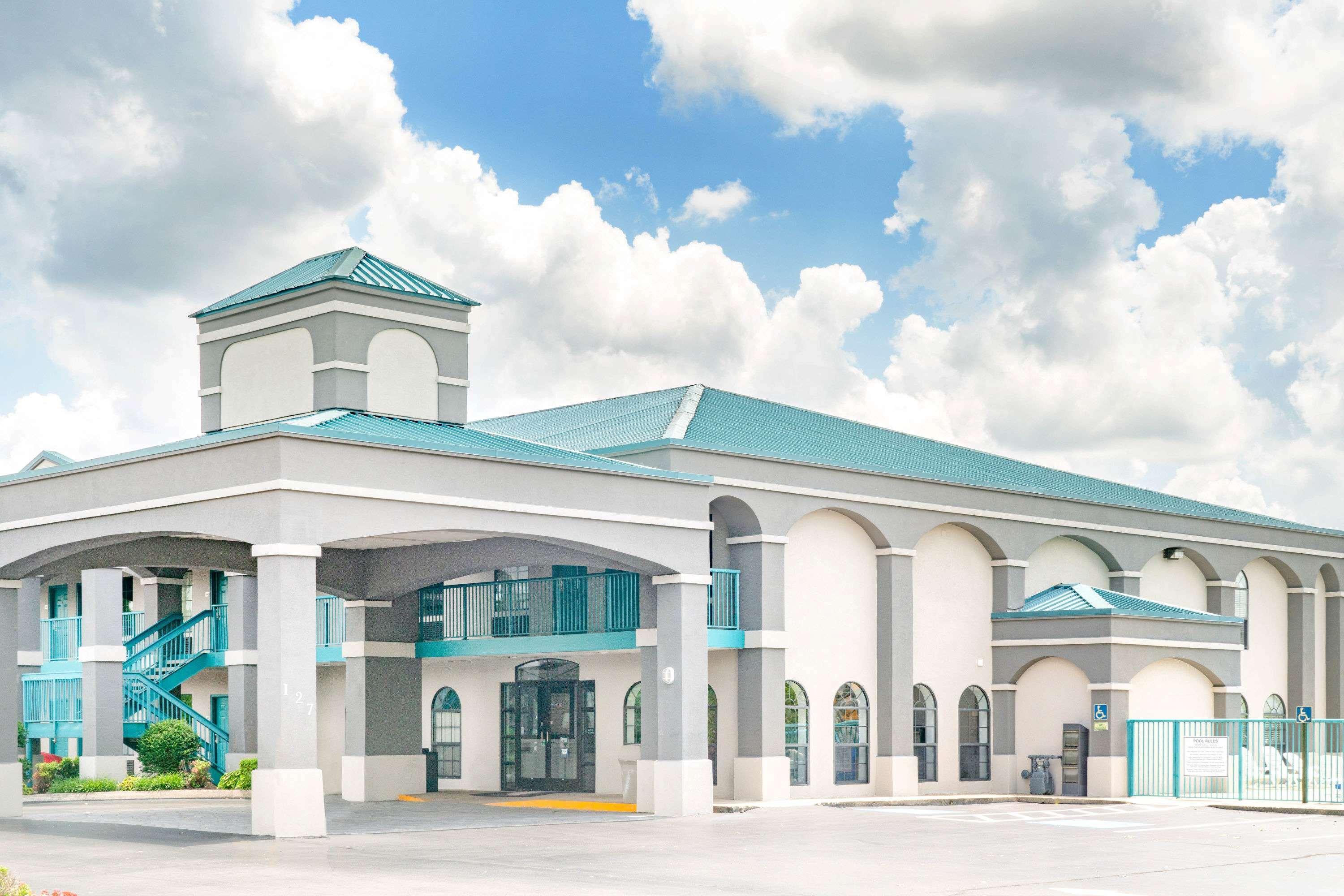 Super 8 By Wyndham Murfreesboro Bagian luar foto